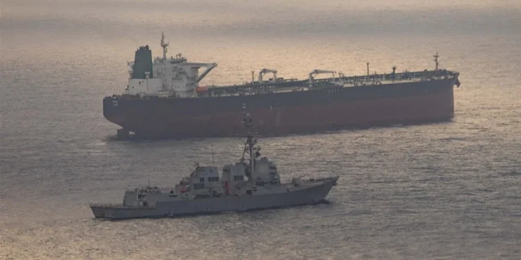 الولايات المتحدة تشدد الحصار البحري على إيران وتوسّع عمليات اعتراض السفن