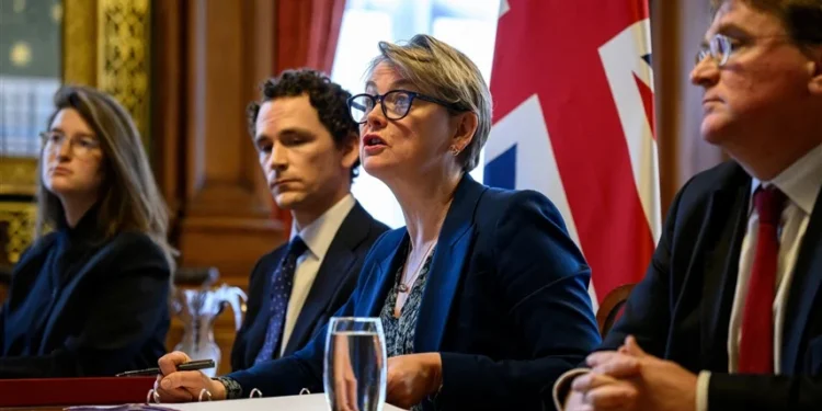 بريطانيا تؤكد: وقف إطلاق النار يجب أن يشمل لبنان ومضيق هرمز بلا قيود أو رسوم