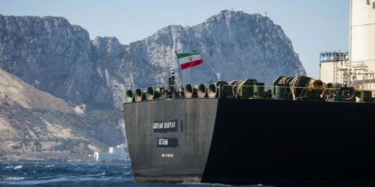 ناقلات النفط الإيرانية تتكدس قبالة تشابهار… وضغوط الحصار تلوح في الأفق