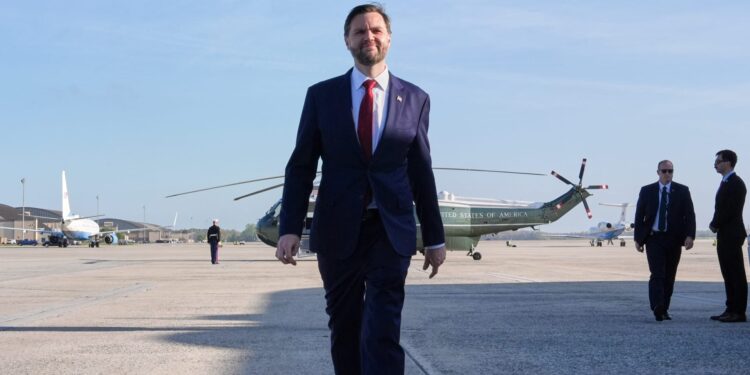 ترامب: فانس لن يتوجه إلى باكستان لقيادة مفاوضات إيران