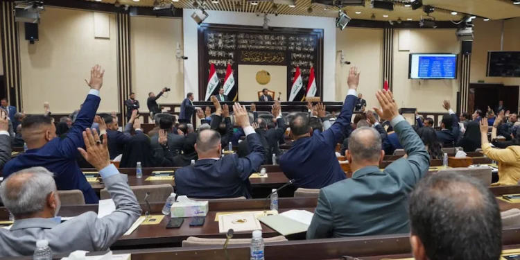 خدمة العلم تعود إلى البرلمان العراقي.. جدل بين ضرورات الأمن وأعباء الاقتصاد