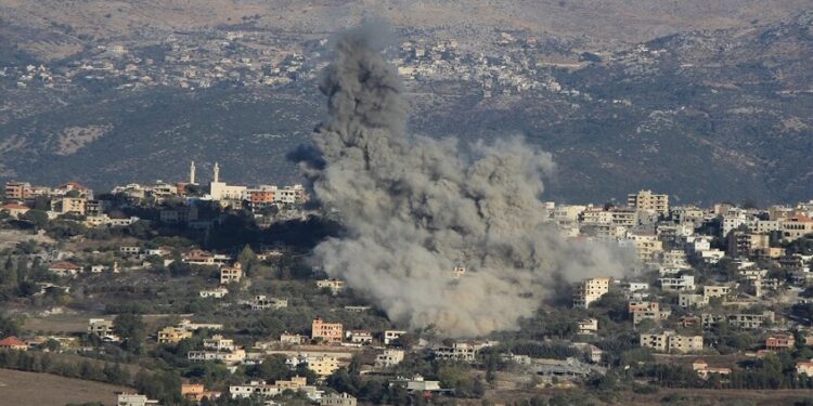 تصعيد في جنوب لبنان: 8 قتلى وعشرات الجرحى بغارات إسرائيلية
