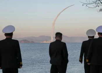 كوريا الشمالية تختبر صواريخ كروز ومضادة للسفن بإشراف كيم جونغ أون
