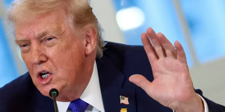 ترامب يلوّح بخيارات بديلة إذا فشلت مفاوضات إيران ويؤكد الجاهزية للتحرك