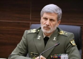 قائد الجيش الإيراني: أي هجوم بري سيُواجه برد حاسم ولن ينجو أحد من قوات العدو