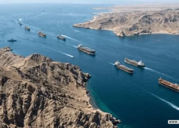 القيادة الأميركية تعلن توقف التجارة البحرية الإيرانية… وطهران تشدد قبضتها على هرمز