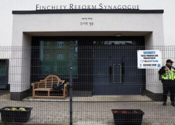 اعتقال مشتبهين بمحاولة إحراق كنيس يهودي شمال لندن