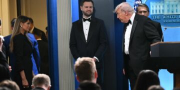 هجوم داخل عشاء مراسلي البيت الأبيض.. تحقيقات موسعة وفرضية “الذئب المنفرد” تحت المجهر