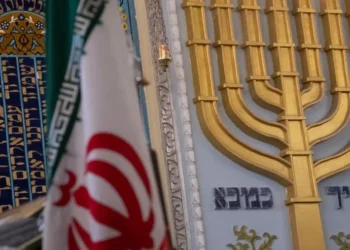 ضربات متزامنة تهز طهران.. استهداف كنيس يهودي ومبانٍ سكنية يثير أبعاداً حساسة