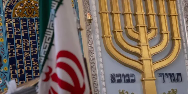 ضربات متزامنة تهز طهران.. استهداف كنيس يهودي ومبانٍ سكنية يثير أبعاداً حساسة