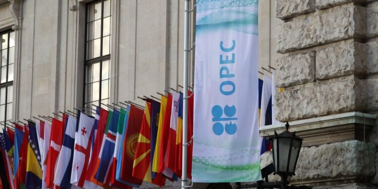 روسيا تؤكد تمسكها بـ”أوبك+” وسط اضطراب الأسواق العالمية