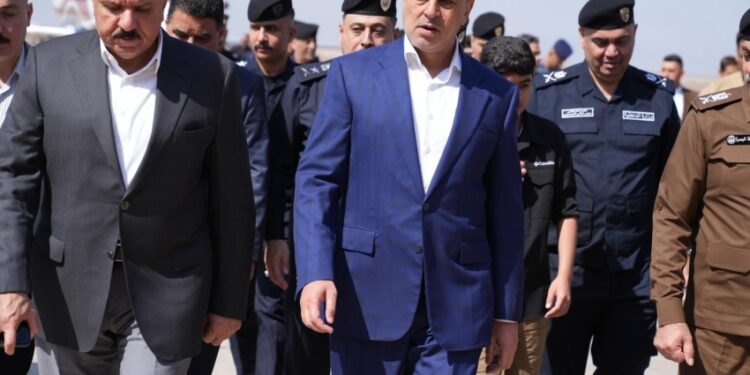 الشمري يصل البصرة لافتتاح مديرية المرور ومتابعة الملف الأمني