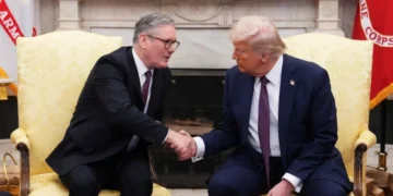 ستارمر وترامب يبحثان أزمة هرمز.. تحرك أوروبي لفتح المضيق دون واشنطن