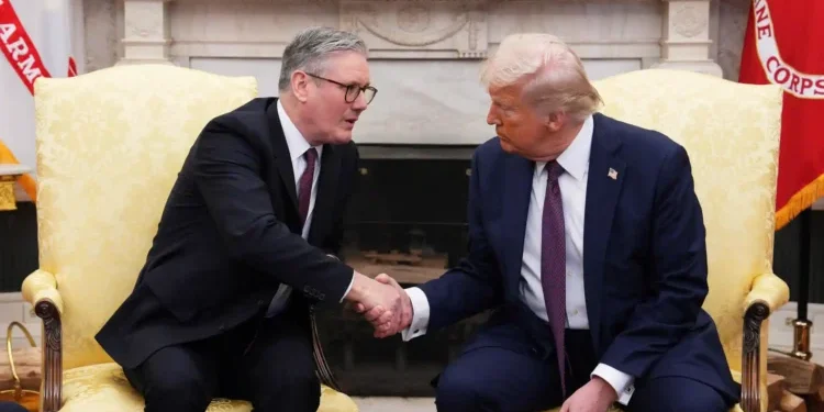 ستارمر وترامب يبحثان أزمة هرمز.. تحرك أوروبي لفتح المضيق دون واشنطن