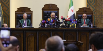 من حكم بالإعدام إلى منصة العدالة… فخر الدين العريان يقود أولى محاكمات النظام السوري السابق