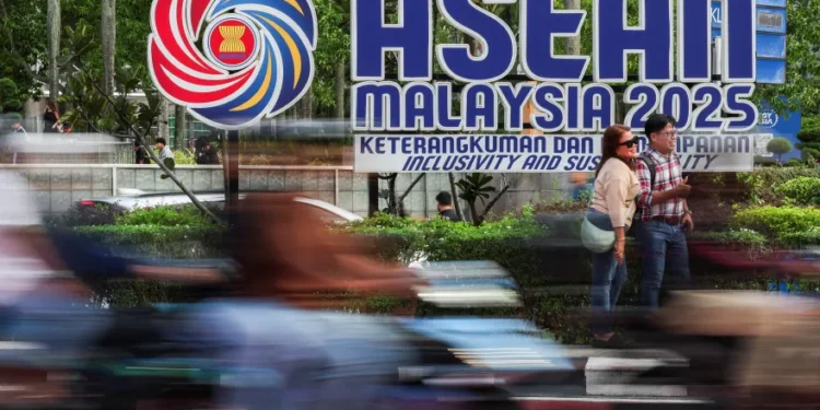 وزراء خارجية آسيان يدعون واشنطن وطهران إلى حل دائم ووقف التصعيد