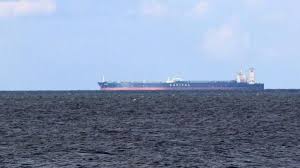 ناقلة نفط يابانية تعبر مضيق هرمز بتنسيق إيراني وسط إجراءات مشددة