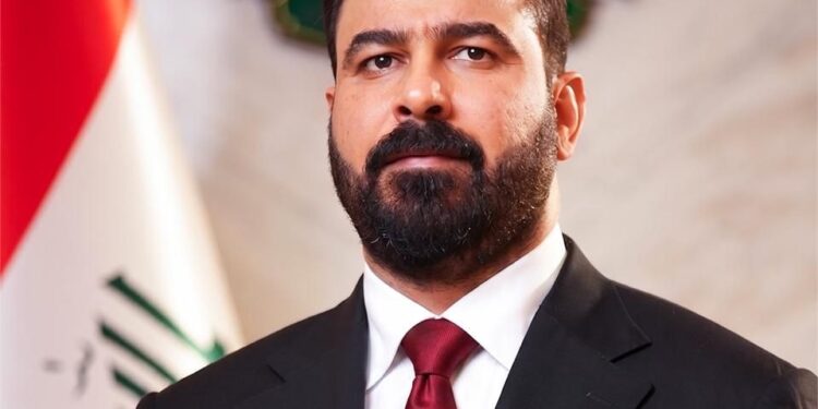 الزيدي يشكّل فريقين للبرنامج الحكومي والكابينة وسط حراك سياسي مكثف