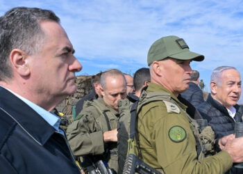 إسرائيل تجدد التمسك بنزع سلاح حزب الله.. وتلوّح بـمزيج عسكري ودبلوماسي