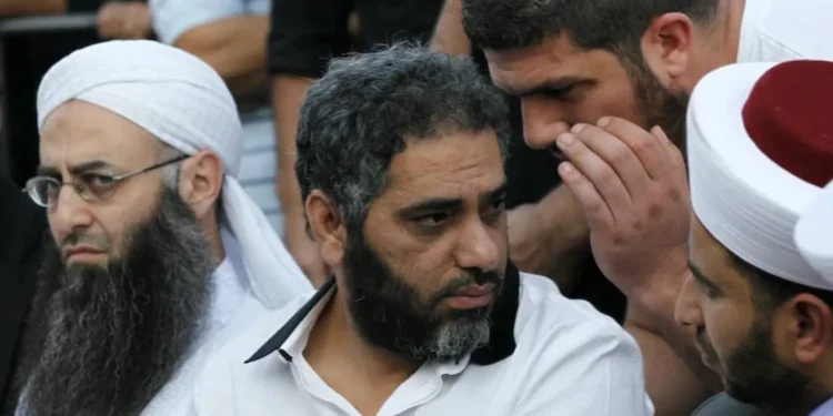 القضاء اللبناني يبرّئ فضل شاكر في قضية محاولة اغتيال… وملفات أخرى تنتظره