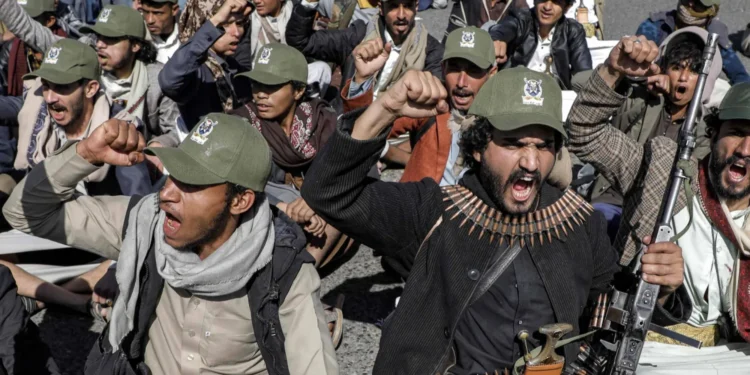 تصعيد حوثي ضد الإعلام في اليمن: اعتقالات ومصادرات وتراجع حاد لحرية الصحافة