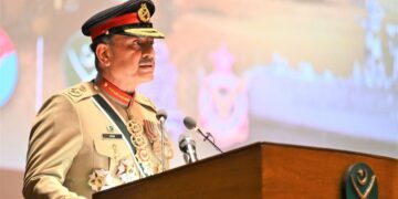 قائد الجيش الباكستاني: نقود جهوداً لدفع واشنطن وطهران نحو المفاوضات