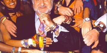 من بيروت إلى عرش الساعات العالمية.. كيف أنقذ نيكولا حايك الصناعة السويسرية بـ”سواتش”؟