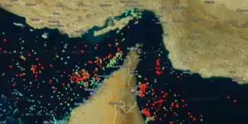 تحالف رباعي يرفض فرض رسوم على الملاحة الدولية ويُدين استهداف السفن