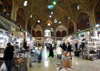 الغلاء يطارد الإيرانيين في زمن الهدنة… هل تقترب طهران من انفجار اجتماعي؟