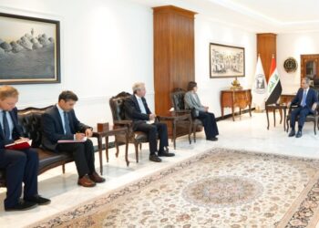 فائق زيدان يؤكد أهمية التعاون مع الصليب الأحمر في الملفات الإنسانية والقانونية