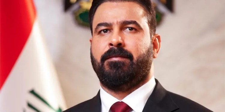 من رجل الأعمال إلى القصر الحكومي.. كيف يحاول علي فالح الزيدي إعادة رسم معادلة الحكم في العراق؟