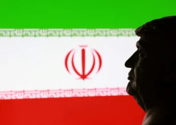 تصعيد خطير بين واشنطن وطهران يبدد فرص السلام ويشعل أزمة مضيق هرمز
