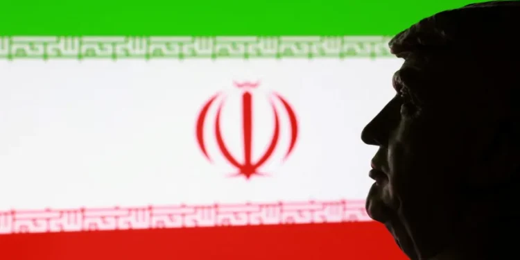 تصعيد خطير بين واشنطن وطهران يبدد فرص السلام ويشعل أزمة مضيق هرمز