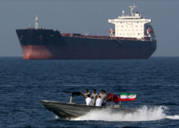 إيران تمسك بورقة هرمز.. الحرس الثوري يدخل مباشرة في إدارة الملاحة النفطية