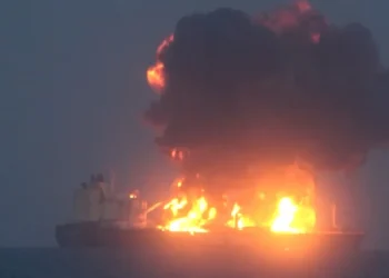 الحوثيون يعلنون استهداف أهداف إسرائيلية في يافا وفرض حظر بحري في البحر الأحمر