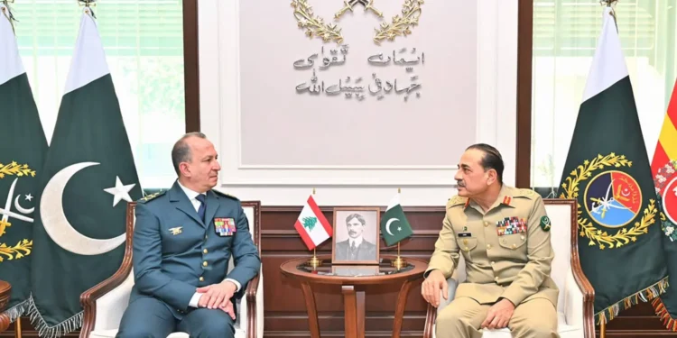 قائد الجيش الباكستاني ونظيره اللبناني يبحثان التعاون الدفاعي والتطورات الأمنية الإقليمية