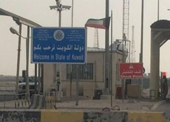 إغلاق الحدود مع العراق يضغط على الاقتصاد الكويتي ويُبطئ تعافي القطاع الخاص