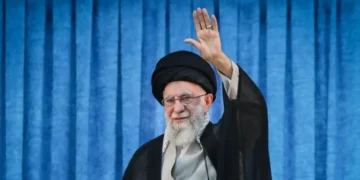 ماذا يعني اختيار النجف لتشييع خامنئي؟ أبعاد دينية وسياسية تتجاوز حدود العراق