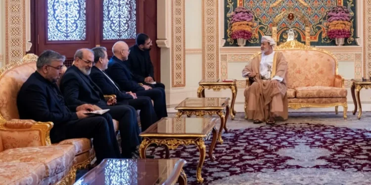 عُمان وإيران تتفقان على إدارة مشتركة لمضيق هرمز وضمان العبور الآمن للسفن