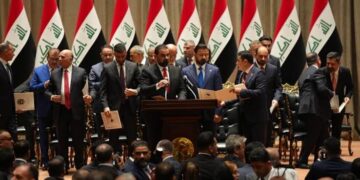 الكابينة الوزارية لحكومة الزيدي ما تزال معلّقة.. 9 حقائب بانتظار التوافق السياسي