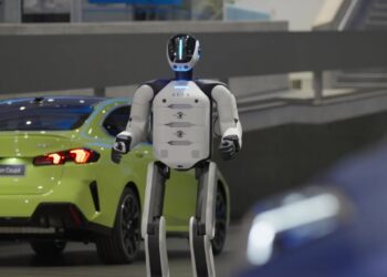 BMW تستعد لإدخــــال روبوتات بشرية إلى خطوط الإنتاج في مصانعها بألمانيا