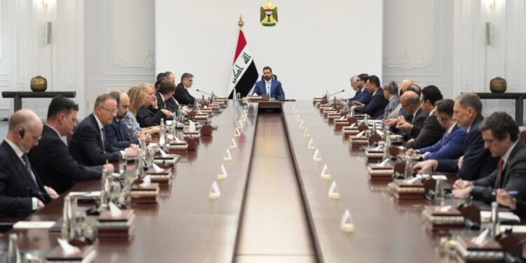 الزيدي لسفراء الاتحاد الأوروبي: حصر السلاح بدأ فعلياً ولا خطوط حمراء في مكافحة الفساد