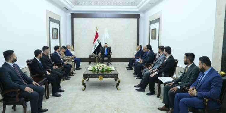 الزيدي يتجه لتثبيت الأطباء المقيمين على الملاك الدائم.. خطوة لمعالجة أزمة القطاع الصحي