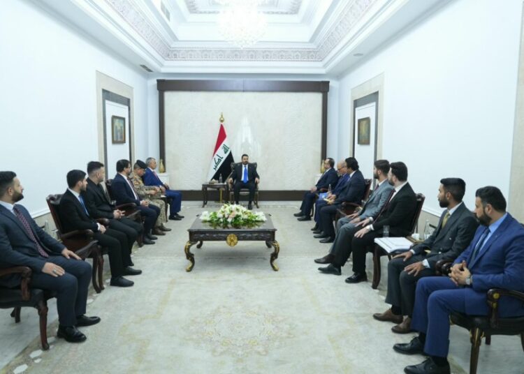 الزيدي يتجه لتثبيت الأطباء المقيمين على الملاك الدائم.. خطوة لمعالجة أزمة القطاع الصحي