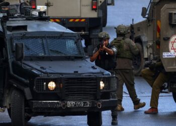 إحراق مسجدين في الضفة.. وتصعيد استيطاني يفتح جبهة جديدة وسط توسع الاستيطان