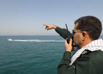 الحرس الثوري الإيراني يعلن استهداف قاعدة العديد في قطر وسفينة ثانية بمضيق هرمز
