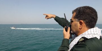 الحرس الثوري الإيراني يعلن استهداف قاعدة العديد في قطر وسفينة ثانية بمضيق هرمز