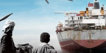تصعيد في البحر الأحمر.. التحالف يضرب مواقع حوثية والحوثيون يلوحون بتقييد الملاحة وسط تهديدات أميركية لإيران