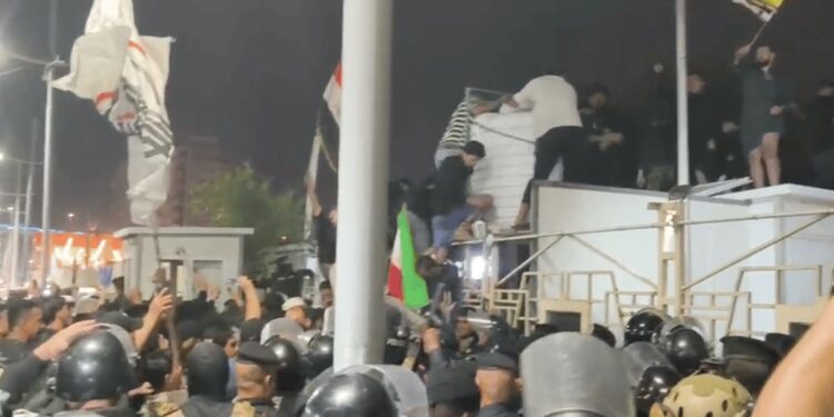 الخارجية الكويتية: الاعتداءات على قنصليتنا في البصرة انتهاك للقانون الدولي