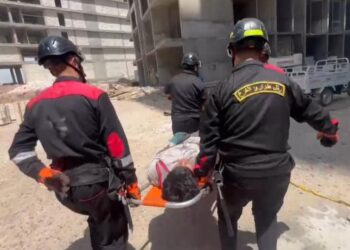 انهيار سقالة داخل مشروع سكني في بغداد.. الدفاع المدني ينقذ ثلاثة عمال دون تسجيل وفيات